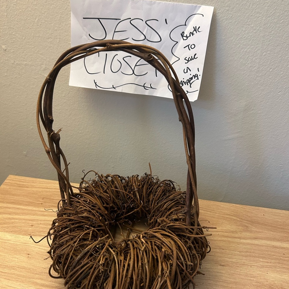 Rustic Grapevine Wreath Basket - Brown